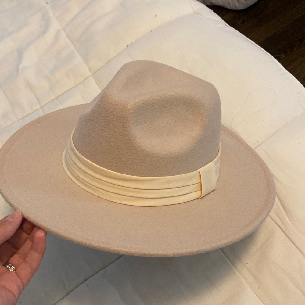 Beige fedora